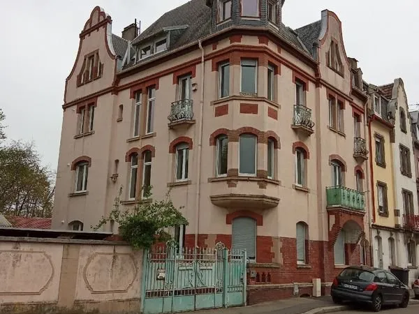 A louer Dornach centre dans immeuble de caractère F4 de 135M2