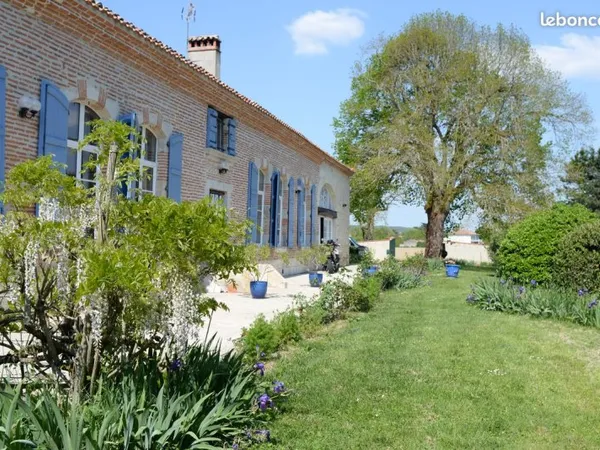 Boé (47550) - maison 8 pièces - 5 chambres - 300 m²