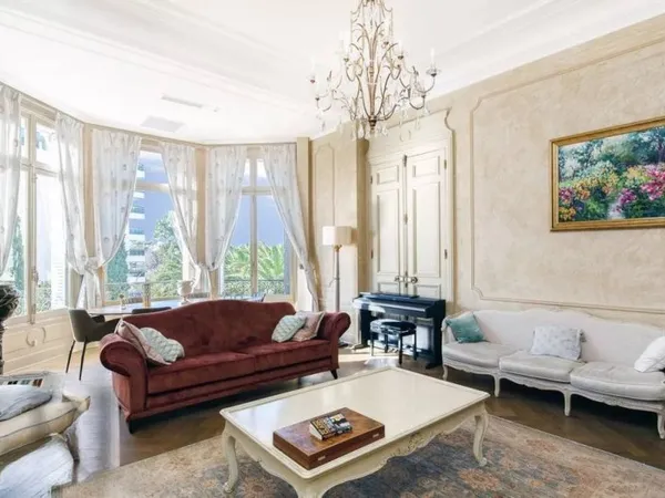 Appartement 5 pièces 197 m²