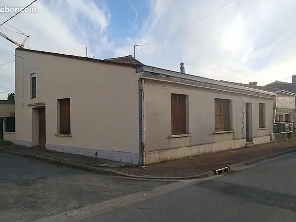 MAISON DE VILLE 108 m² + GARAGE 14 m² AVEC COURS 32m²
