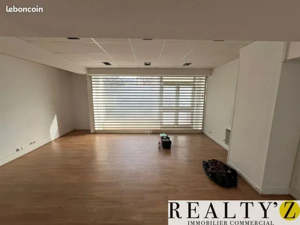 Local commercial 145 m²