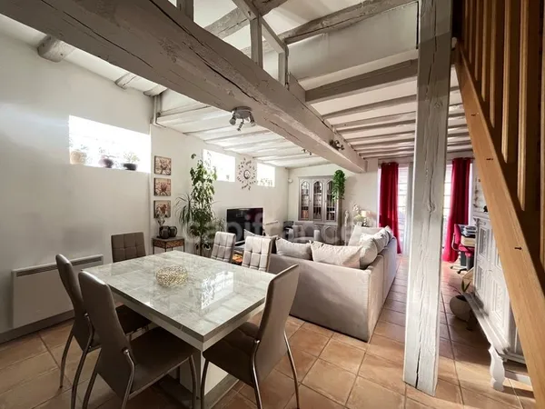 Maison familiale à 1h30 de Paris - 4/5 chambres - aucun travaux à prévoir - cour fermée - 158 m² - C