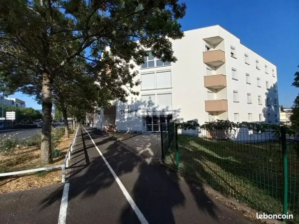 Studio 1 pièce 19 m²