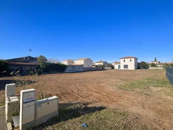 Terrains à bâtir à LUNEL, LE PESCALUNE. 300m2