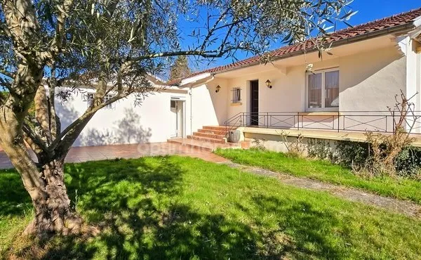 Maison de plain-pied 88 m² - 2 chambres (+ possibilité 3ème) - Quartier calme - Jardin clôturé - Gar