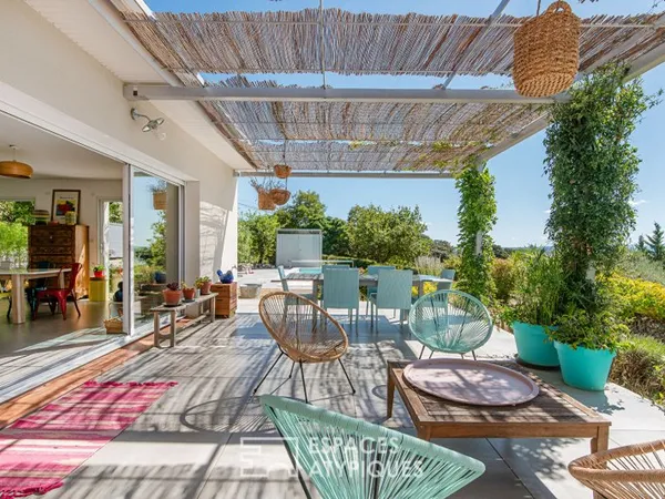 Maison contemporaine avec studio et vue exceptionnelle