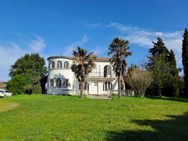 GRANDE MAISON STYLE ANDALOUSE A RENOVER AVEC SON PARC
