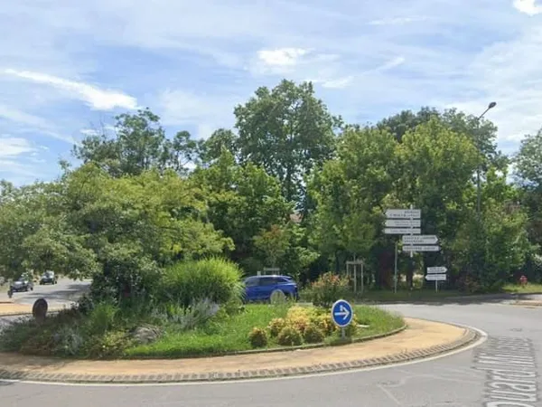 Lot de 9 garages à Craponne