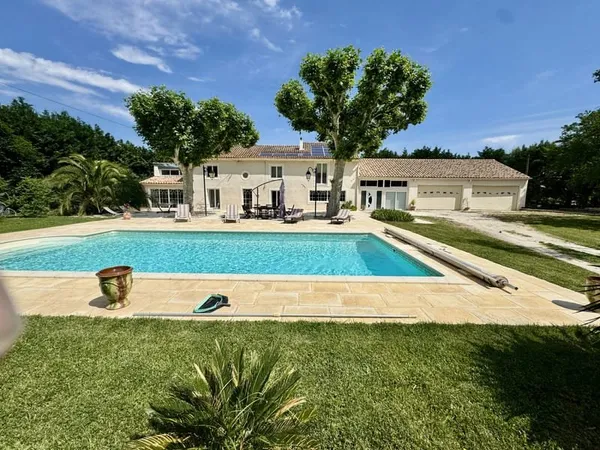 Mas Provençal rénové avec piscine