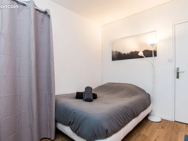 Chambre 5 pièces 80 m²