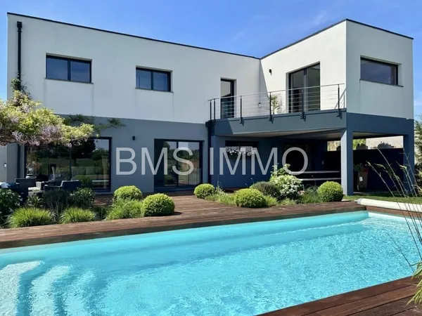 Maison 245m2 habitables - Vue imprenable sur le Golf