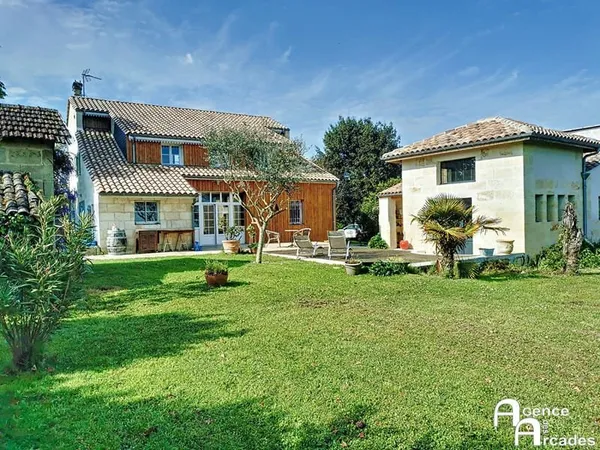 MAISON EN PIERRE A GENISSAC