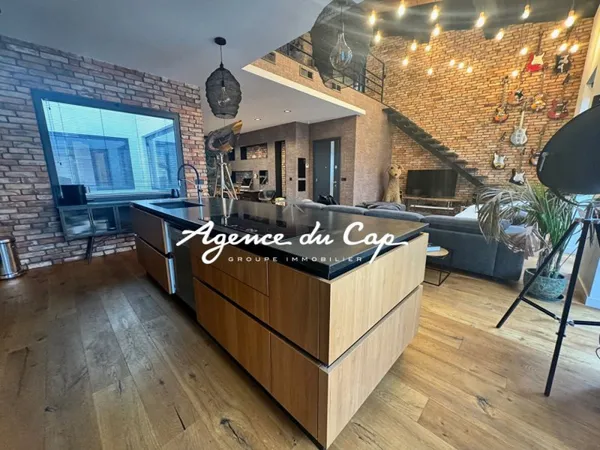 APPARTEMENT 4 PIECES RENOVÉ 130M² AVEC TERRASSE DE 22M² DERNIE