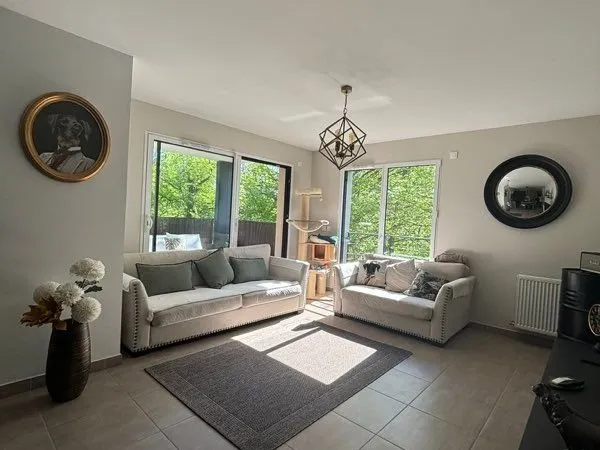 Appartement 82 m2 terrasse cadre nature aux portes de Lyon 9