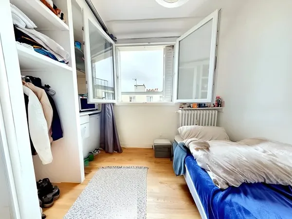 Studio au dernier étage avec jolie vue dégagée & Canal !