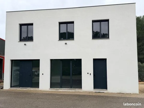 Location bureaux neufs 100M2 Grans - visibilité + parking