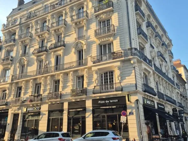 Centre - Berriat - Dans bel immeuble T2 de 47 m2