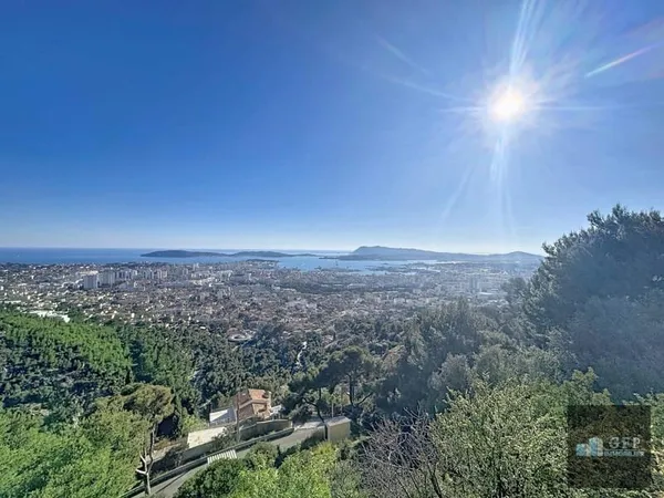 Vue mer panoramique exceptionnelle - Maison dominante sur le Faron