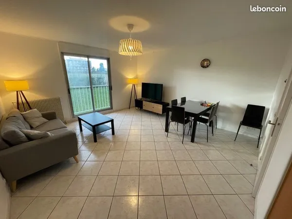 Superbe T3 meublé de 73 m² entièrement rénové - à 15 min du centre de Lyon