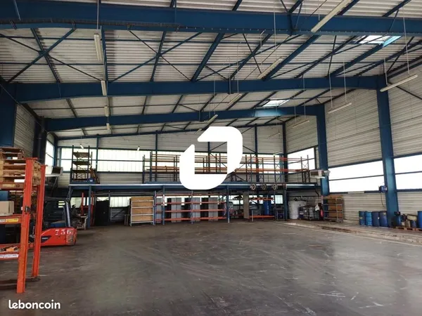 Local industriel 3 659 m²