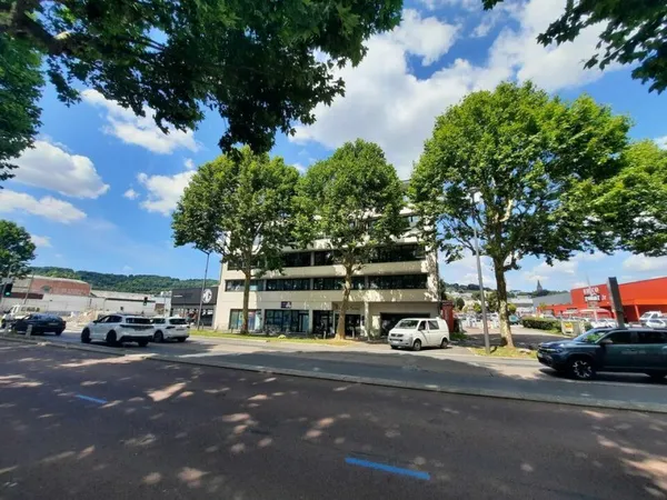 Local professionnel 155 m²