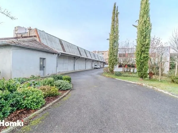 Immeuble T10 de 1800m2 à Oyonnax 01100, Rue molière