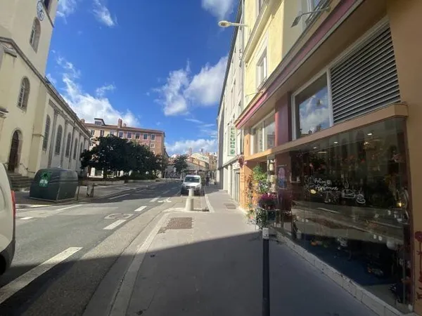 Local commercial 70 m²