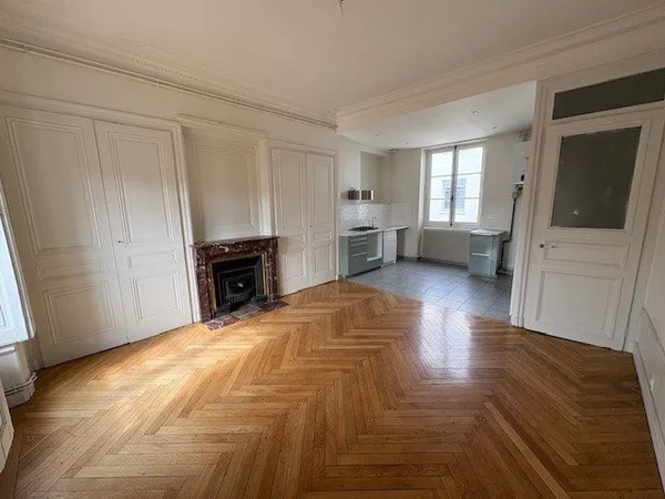 APPARTEMENT T3 // PLACE BELLECOUR