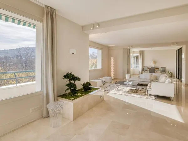 Appartement 5 pièces 180 m²