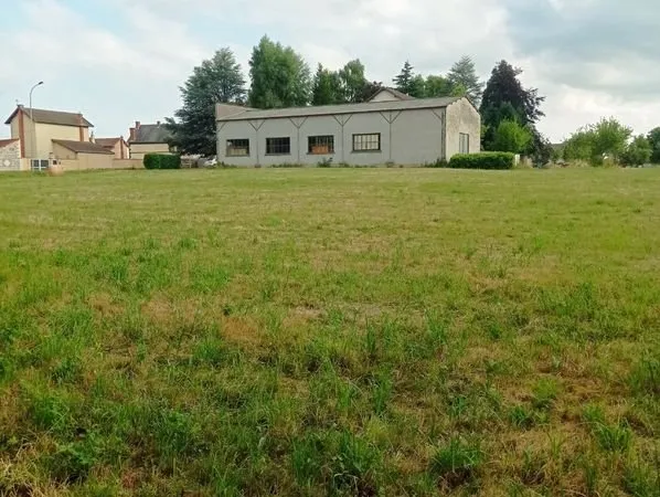 Hangar 250 m2 + terrain constructible