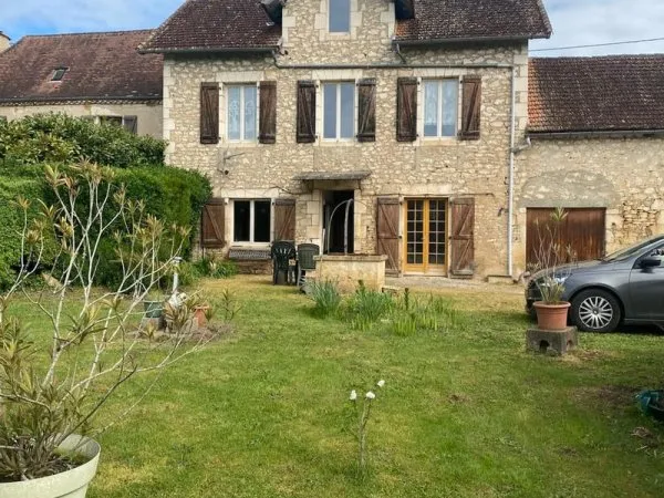 Cazoules 24 maison 5 pièces avec grange et dépendances