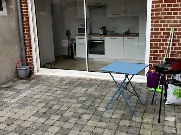 À louer, charmant appartement lumineux de 60 m² situé dans une résidence sécurisée avec accès par po