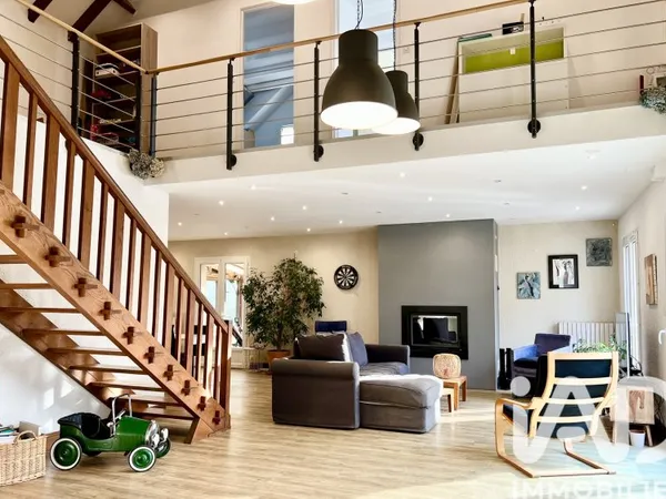 Maison 7 pièces 235 m²