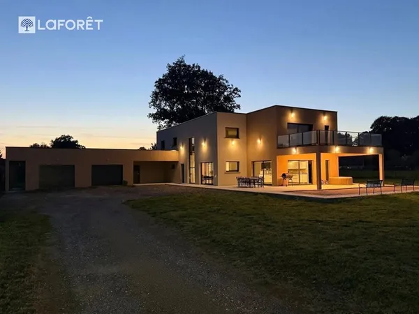 Maison 8 pièces 365 m²