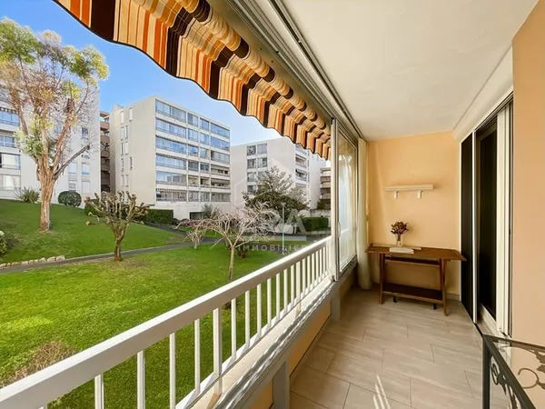 APPARTEMENT DE TYPE 3/4 PIÈCES AU CALME