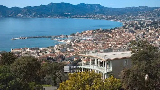 Villa 8 pièces 320 m²