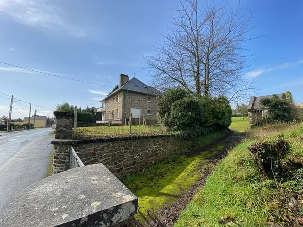 A vendre, terrain à bâtir situé à 750 m de L'institut St-Lô-Agneaux