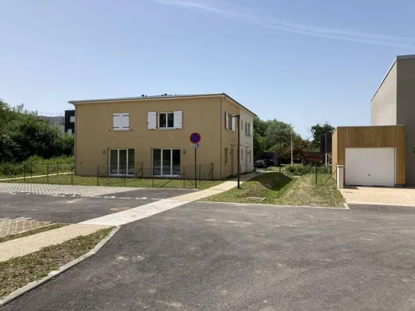 PONT AUDEMER - Parking extérieur