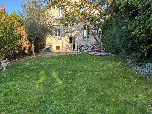 Maison individuelle + 5 chambres + jardin 600m2 + dépendance + garage - Le Perreux sur Marne