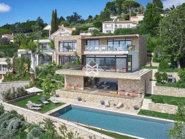 MOUGINS - Magnifique Villa à deux pas du Village