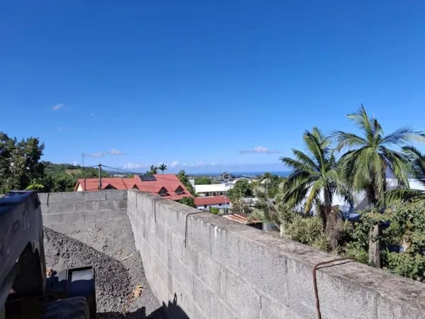 Terrain 218 m²
