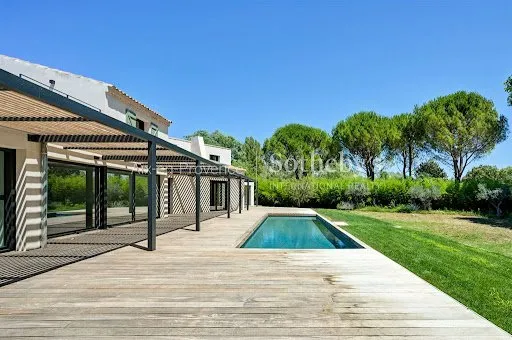 Maison 8 pièces 260 m²