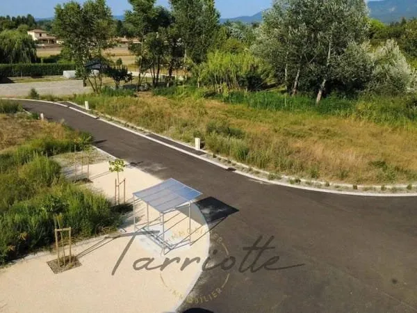 Terrain 660 m²