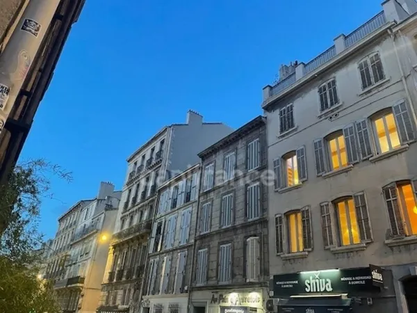 A vendre MARSEILLE 6eme rue PARADIS Bureau ou Appartement 68m2 possibilité BOX