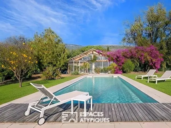 Villa de plain-pied avec piscine et chalet - Saint-Vallier-de-Thiey