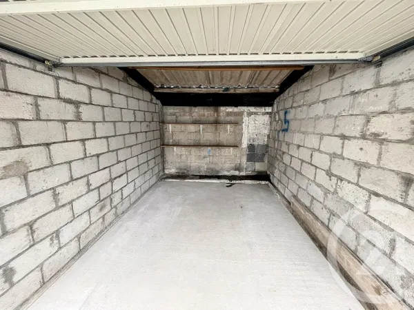 Parking 12 m²