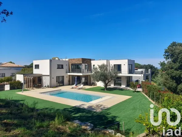 Maison 6 pièces 277 m²