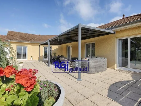 Maison de plain-pied 5 pièces 190 m²