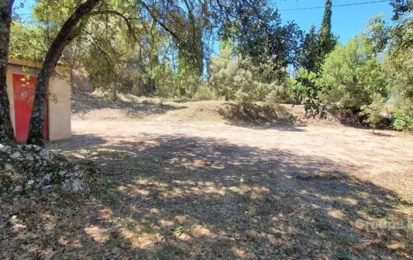 Terrain constructible 1840 m²