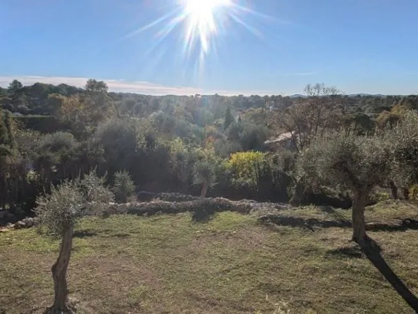 Terrain 1800 m²